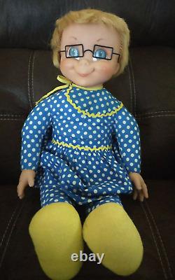1967 Mattel Family Affair Talking Mrs Beasley Doll Glasses Apron Bib Works READ