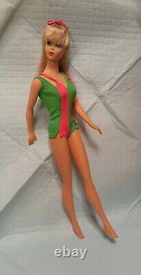 1968 BEAUTIFUL Blonde Standard Barbie #1190 Straight Leg