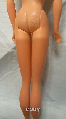 1968 BEAUTIFUL Blonde Standard Barbie #1190 Straight Leg