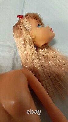 1968 BEAUTIFUL Blonde Standard Barbie #1190 Straight Leg