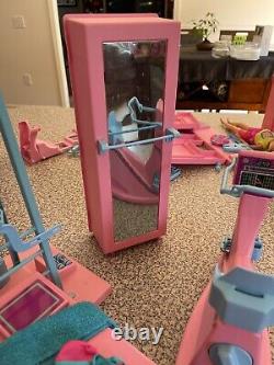 1984 Barbie Workout Center Gym, Bubble Spa, 3 Dolls & Book Collectors Set