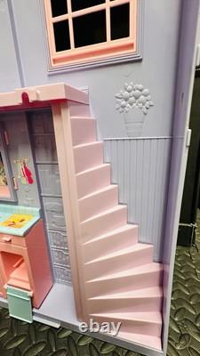 2005 Barbie City Pretty Townhouse Playset 2-Story Folding House Mattel Rare VTG