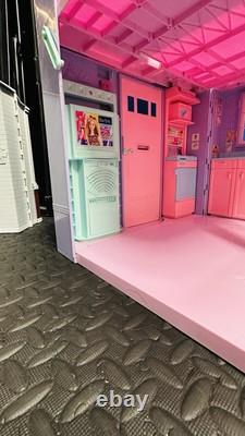 2005 Barbie City Pretty Townhouse Playset 2-Story Folding House Mattel Rare VTG
