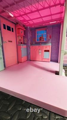 2005 Barbie City Pretty Townhouse Playset 2-Story Folding House Mattel Rare VTG
