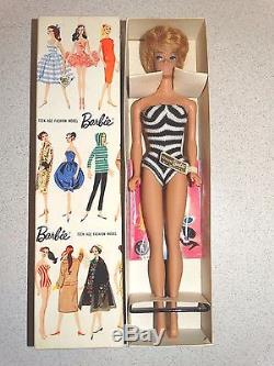 Barbie VINTAGE 1961 WHITE GINGER BUBBLECUT BARBIE Doll withWRIST TAG & BOX