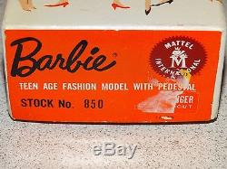Barbie VINTAGE 1961 WHITE GINGER BUBBLECUT BARBIE Doll withWRIST TAG & BOX