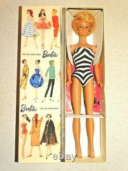 Barbie VINTAGE White Ginger 1961 BUBBLECUT BARBIE Doll withLight Hair & Box