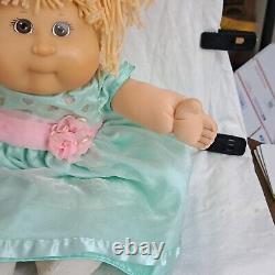 Cabbage patch doll adult blondGreen Dress Toys 20th Anniversary original vintage