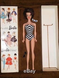 Excellent Vintage 1st Issue Barbie Raven Side Part Bubble Cut + Box