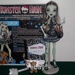 Frankie Stein Monster High Doll (1ST WAVE) with Accessories + Mirror Bed
