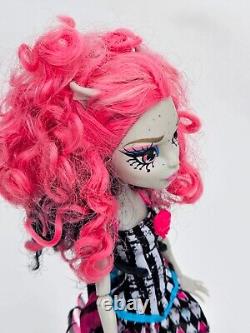 Freak Du Chic Monster High Dolls Circus Rochelle Goyle Honey Swamp VERY RARE