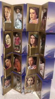 Girls Of Many Lands Dolls By American Girl 8 dolls Withboxes Books & display shelf