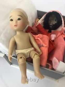 LE RUBY RED GALLERIA 5.5 YU PING DOLL with Wig Mittens Sisterhood story HA0024A