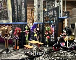 Monster High Deluxe High School Playset 2015 Doll House Castle Deadluxe Withextras