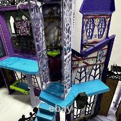 Monster High Doll House Deadluxe High School Playset Castle Girls Haunted Deluxe