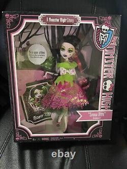 Monster High Draculaura Snowbite Once Upon a Time MIB Retired 2012