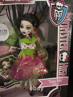 Monster High Draculaura Snowbite Once Upon a Time MIB Retired 2012