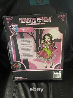 Monster High Draculaura Snowbite Once Upon a Time MIB Retired 2012