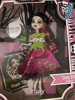 Monster High Draculaura Snowbite Once Upon a Time MIB Retired 2012