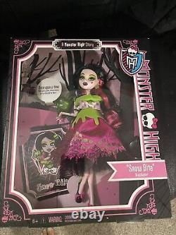 Monster High Draculaura Snowbite Once Upon a Time MIB Retired 2012