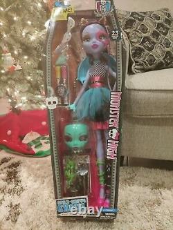 Monster High Gore-Geous Ghoul Beast Freaky Friend, Large 28'' Tall Doll NIB