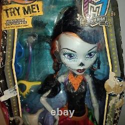 Monster High Skelita Calaveras 28 Goregeous Ghoul Figure with Costume