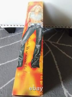 New Mattel 2003 Shakira Barbie Doll with Guitar Plays/Sings Whenever Wherever