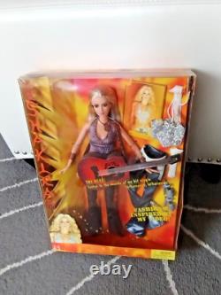 New Mattel 2003 Shakira Barbie Doll with Guitar Plays/Sings Whenever Wherever