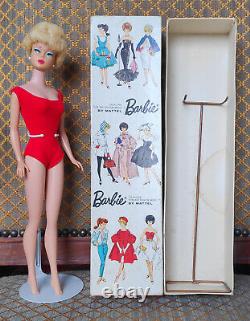 Rare Vintage Blonde EUROPEAN SIDE PART BARBIE American Girl face Gorgeus