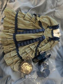 Ruby Red Fashion Friends Rose in Yellow & Blue Fan Club Edition plus Case Ruby Red Fashion Friends Rose in Yellow & Blue Fan Club Edition plus Case