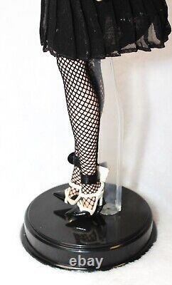 Silkstone Barbie Pretty Pleats Doll Gold Label WithStand No Purse No Box 2006