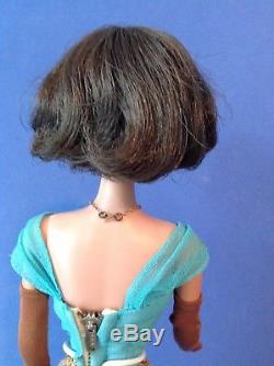 Stunning And Very Rare BRUNETTE SIDE PART AMERICAN GIRL BARBIE