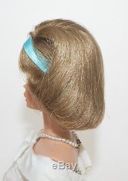 Stunning Vintage ASH BLONDE SIDE PART American Girl Barbie