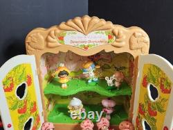 VINTAGE 1981 STRAWBERRY SHORTCAKE BERRY PATCH CARRY CASE & 26 Figures GUC