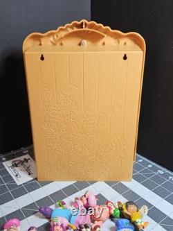 VINTAGE 1981 STRAWBERRY SHORTCAKE BERRY PATCH CARRY CASE & 26 Figures GUC
