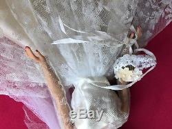 VINTAGE BARBIE COLOR MAGIC BARBIE DOLL With WEDDING DRESS FLOWERS GARTER / MATTEL