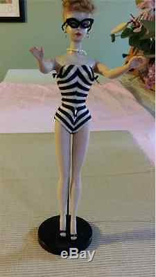 Vintage 1959 Mattell Barbie Doll #3 withOriginal Doll Case, Clothing & Patterns