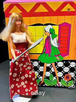 Vintage 1974 Mattel Free Moving Barbie Blonde Model #7270 Original Clothes