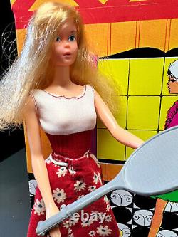 Vintage 1974 Mattel Free Moving Barbie Blonde Model #7270 Original Clothes