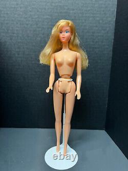 Vintage 1974 Mattel Free Moving Barbie Blonde Model #7270 Original Clothes