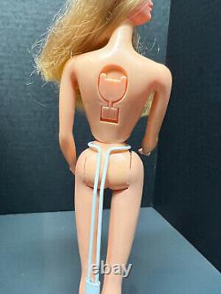 Vintage 1974 Mattel Free Moving Barbie Blonde Model #7270 Original Clothes