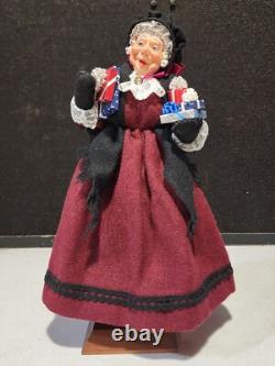 Vintage 1992 Simpich Character Dolls Grandma With Presents Caroler Doll 12