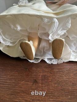 Vintage 60's Madame Alexander Bride Doll With Vail