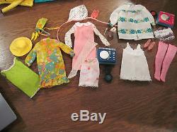 Vintage American Girl and Francie with case and many 1600 outfits and others