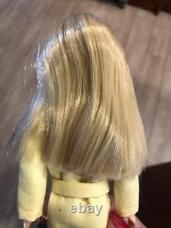 Vintage Barbie Japanese Exclusive Skipper Mint In Box With Rare Pedestal