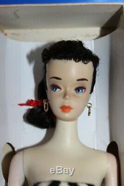 Vintage Barbie Ponytail # 3 Original no Retouches with box, stand and booklet