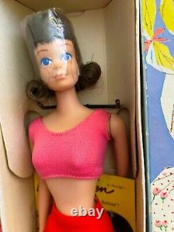Vintage Brunette Midge Nrfb /w Unused Doll, Box/liner, Booklet, Stand