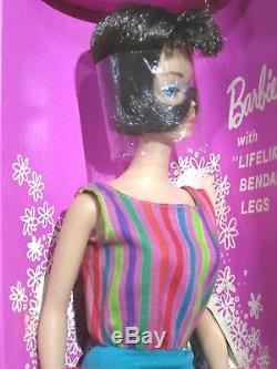 Vintage Brunette With Lifelike Bendable Legs Barbie Stock # 1070 Mint In Box