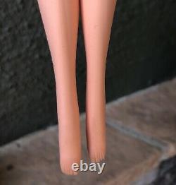 Vintage Center Eyed Brunette Talking Barbie Doll Near MINT Talks