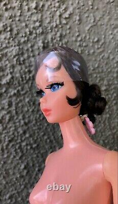Vintage Center Eyed Brunette Talking Barbie Doll Near MINT Talks